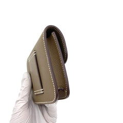 HERMES Etoupe Constance 슬림 지갑 실버 스트랩 및 벨트 부착 가능 HERMES Etoupe Constance 슬림 지갑 실버 스트랩 및 벨트 부착 가능