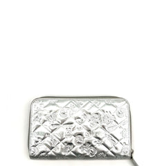 Chanel Silver Quilted Patent Leather Embossed Lucky Symbols Zip Around Wallet 2006-2008 Chanel Silver Quilted Patent Leather Embossed Lucky Symbols Zip Around Wallet 2006-2008