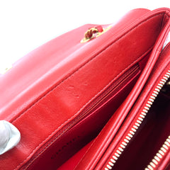 Chanel Lambskin Chevron Stitched Medium Envelope Flap Red 2018-2019 Chanel Lambskin Chevron Stitched Medium Envelope Flap Red 2018-2019