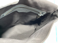 LOUIS VUITTON Taiga Roman MM Messenger Glacier LOUIS VUITTON Taiga Roman MM Messenger Glacier