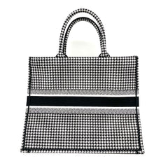 새상품 LARGE DIOR BOOK TOTE 블랙 매크로 하운즈투스 자수 새상품 LARGE DIOR BOOK TOTE 블랙 매크로 하운즈투스 자수