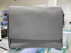 LOUIS VUITTON Taiga Roman MM Messenger Glacier LOUIS VUITTON Taiga Roman MM Messenger Glacier