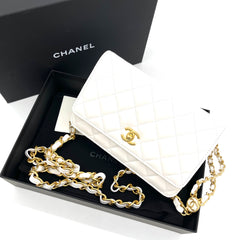 [NEW]CHANEL WALLET ON CHAIN
Shiny Crumpled Calfskin Resin&Gold Metal White