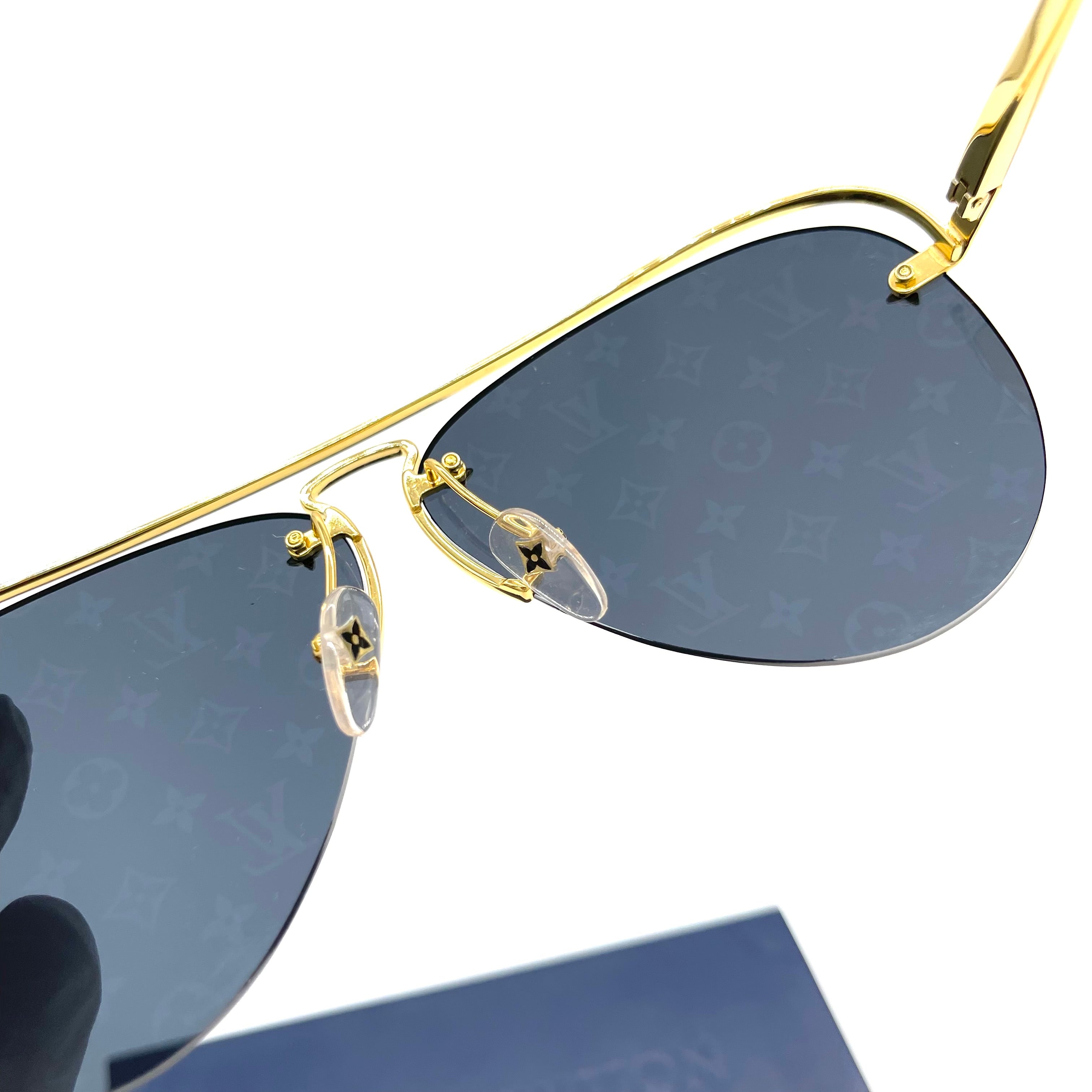 LOUIS VUITTON
Metal Monogram Grease Sunglasses Z1172E Gold