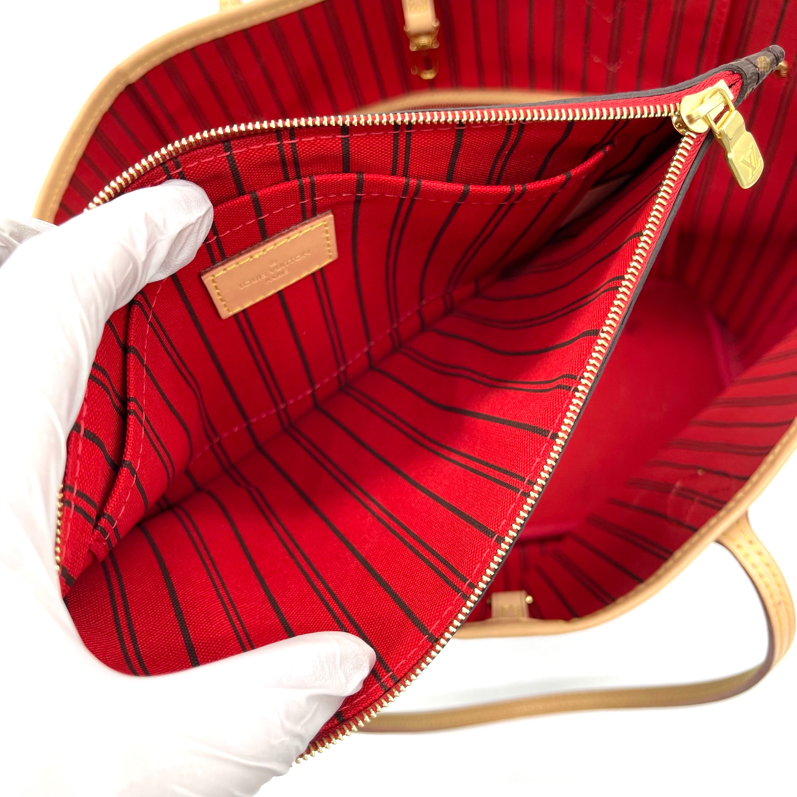 nora 🧿 on Instagram: “💙”  Louis vuitton bag neverfull, Vuitton