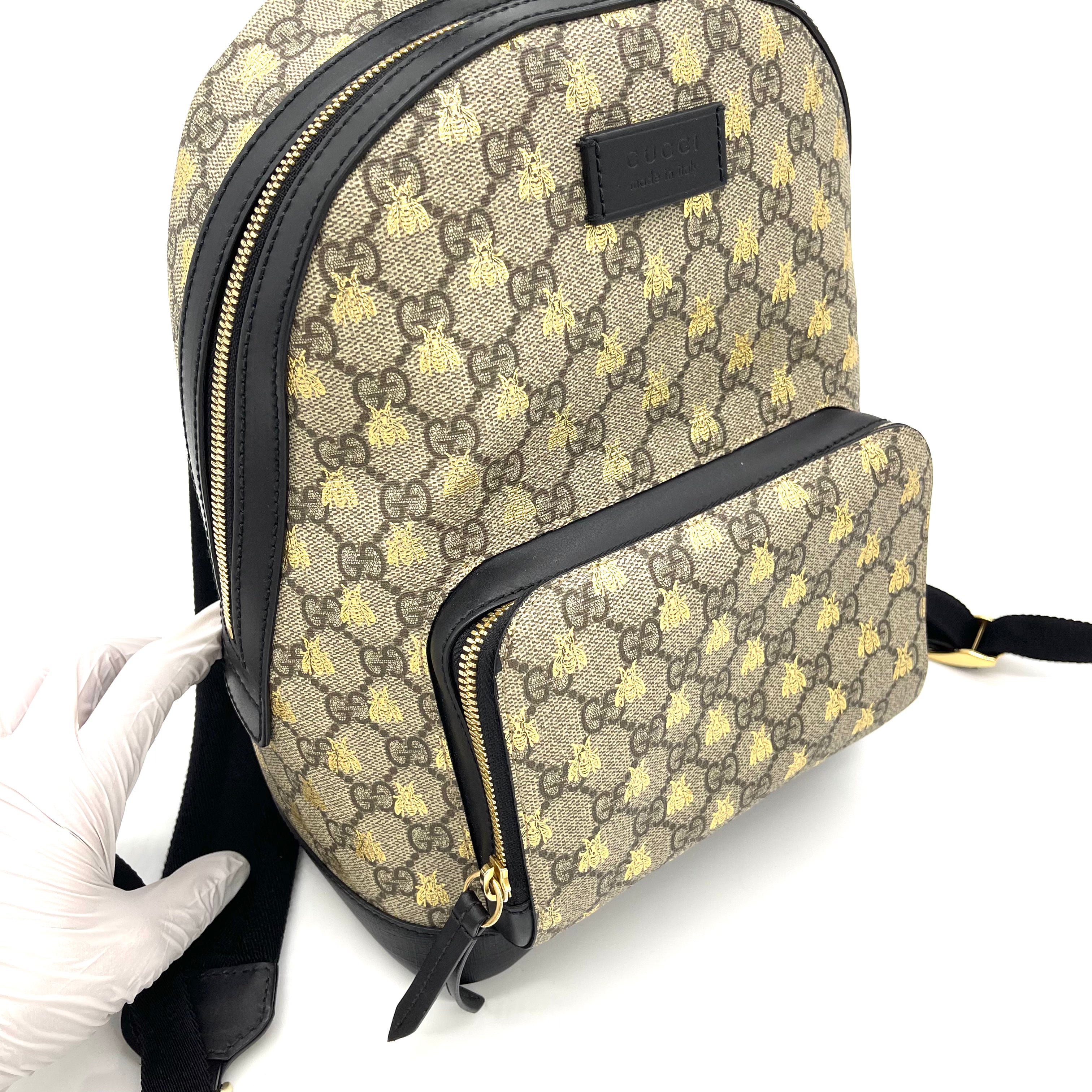 GUCCI GG Supreme Monogram Bees Print Small Day Backpack Beige Oro Black