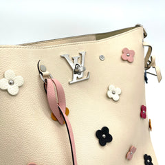 LOUIS VUITTON Calfskin Mechanical Flowers Lockme Bucket Crème DU2128