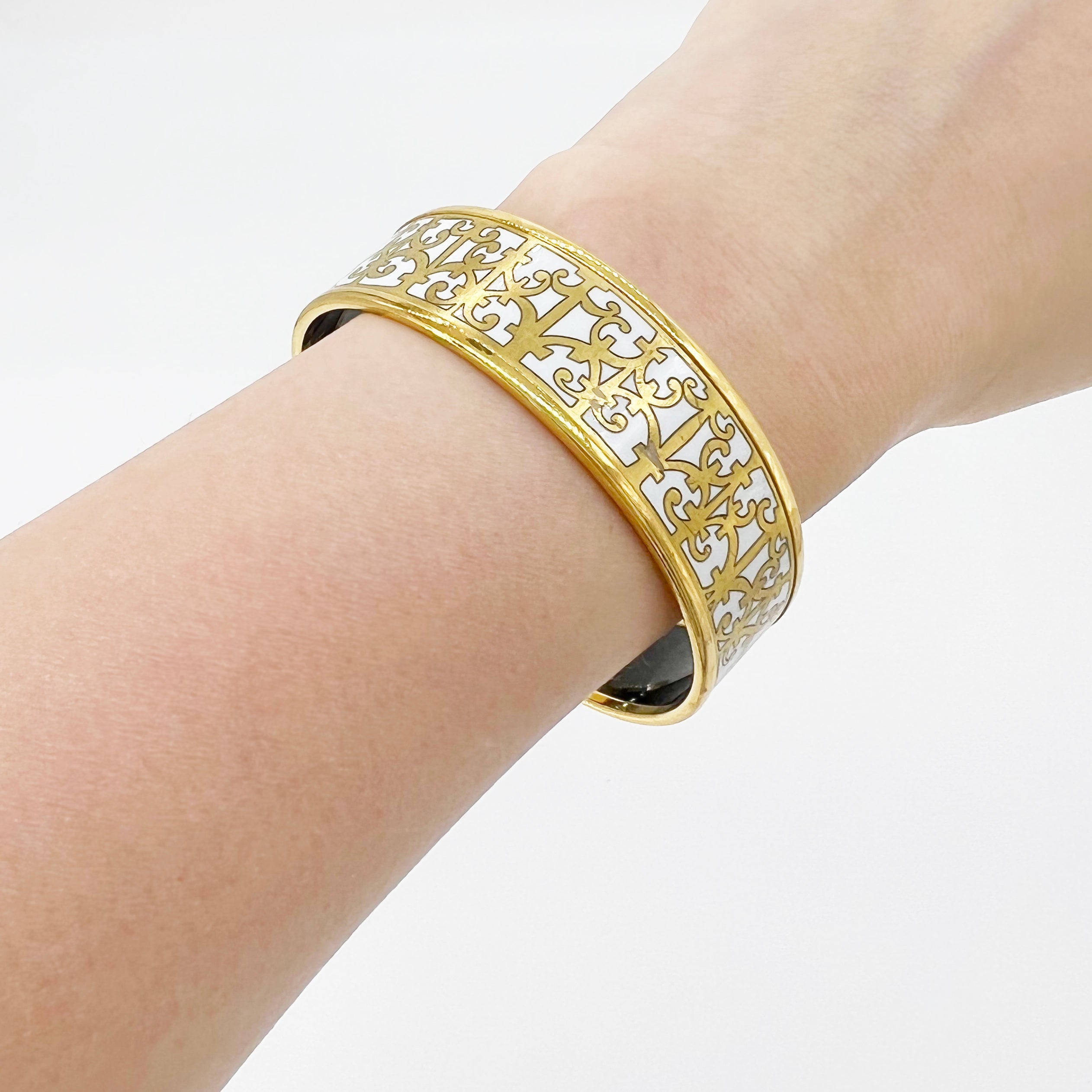 Guaranteed Authentic HERMÈS Balcons du Guadalquivir Printed Wide  Enamel Bracelet Gold Plated