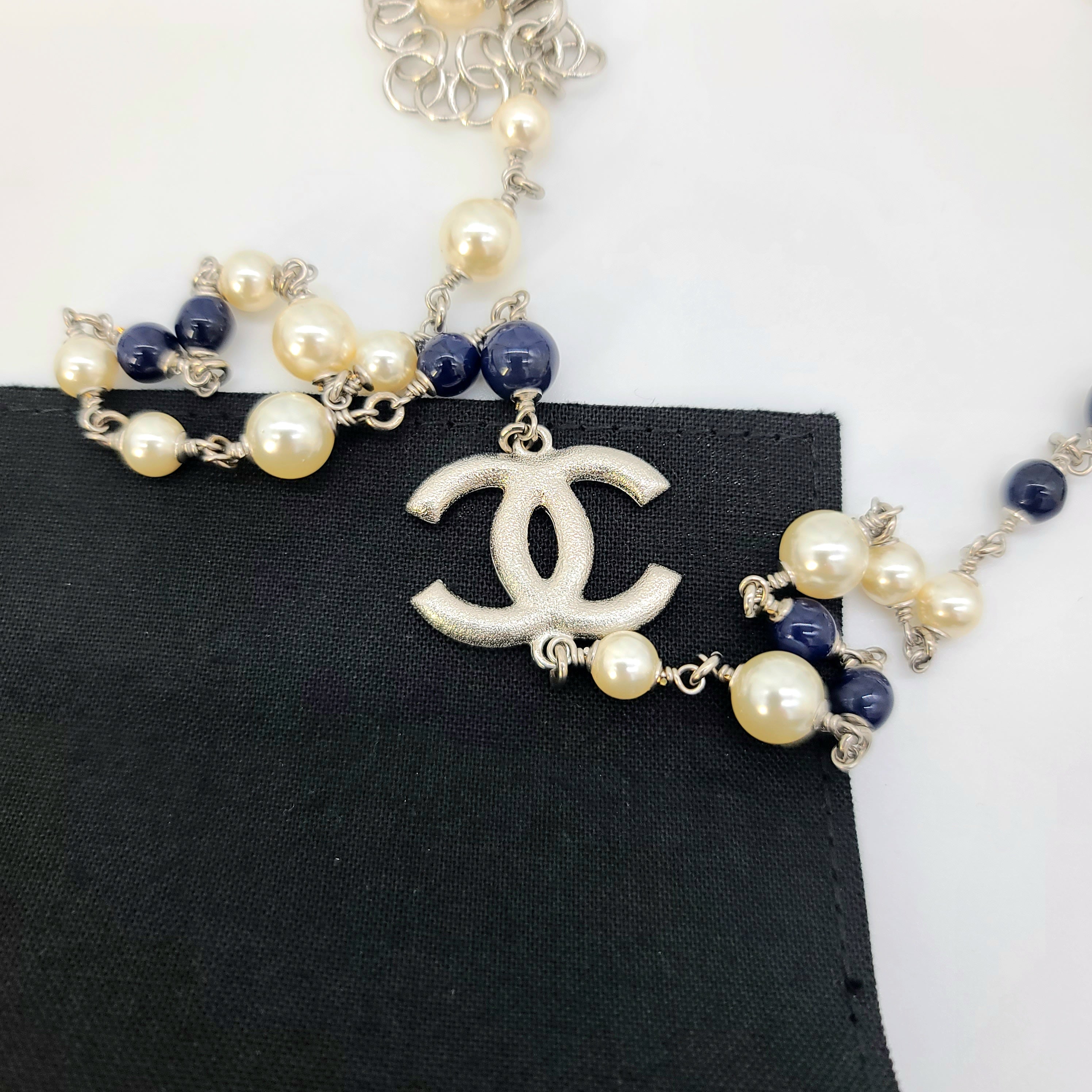 Chanel necklace / sautoir with pearls
