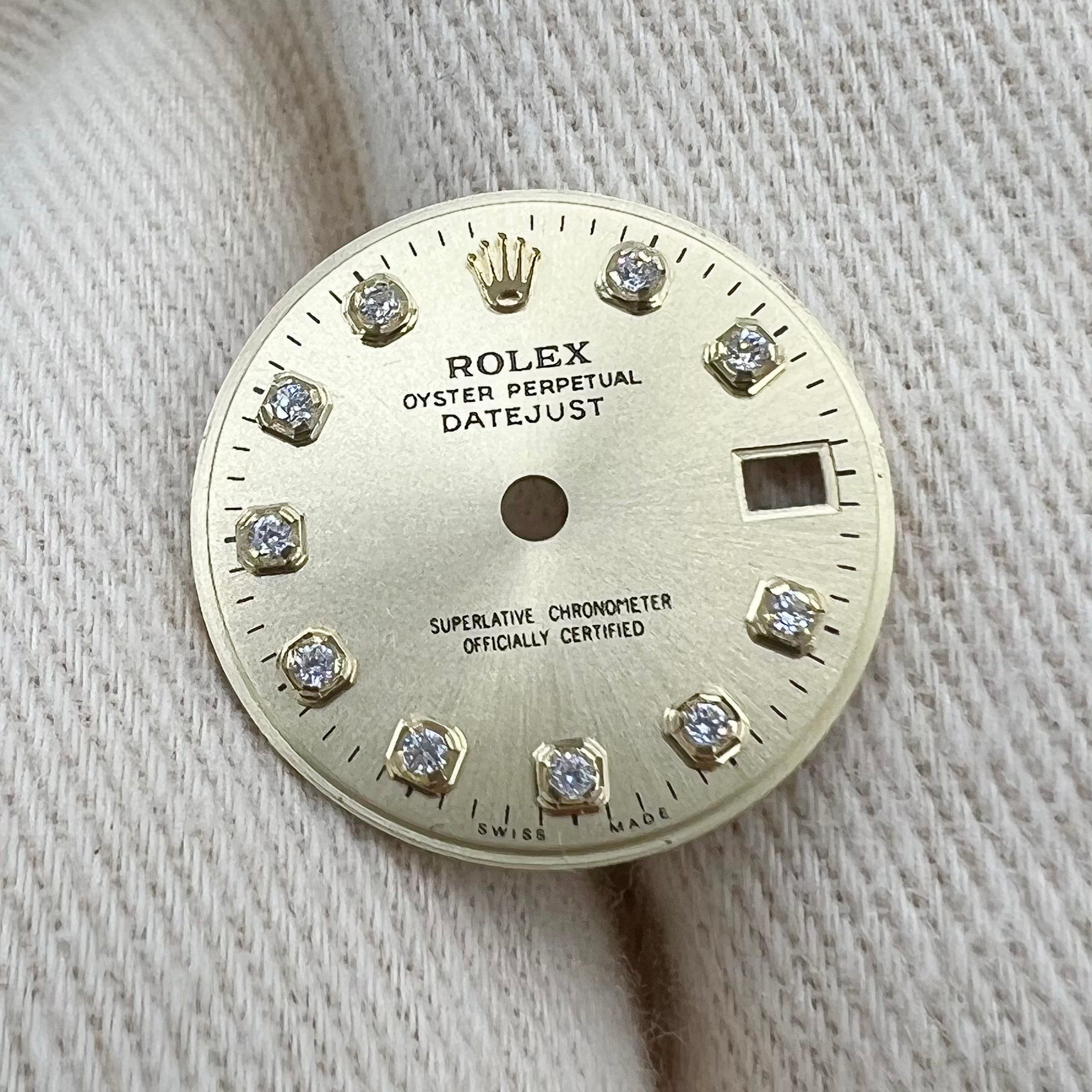 Rolex Oyster Perpetual Date Just Gold 10pt Diamond With Gold Border Dial 26mm
