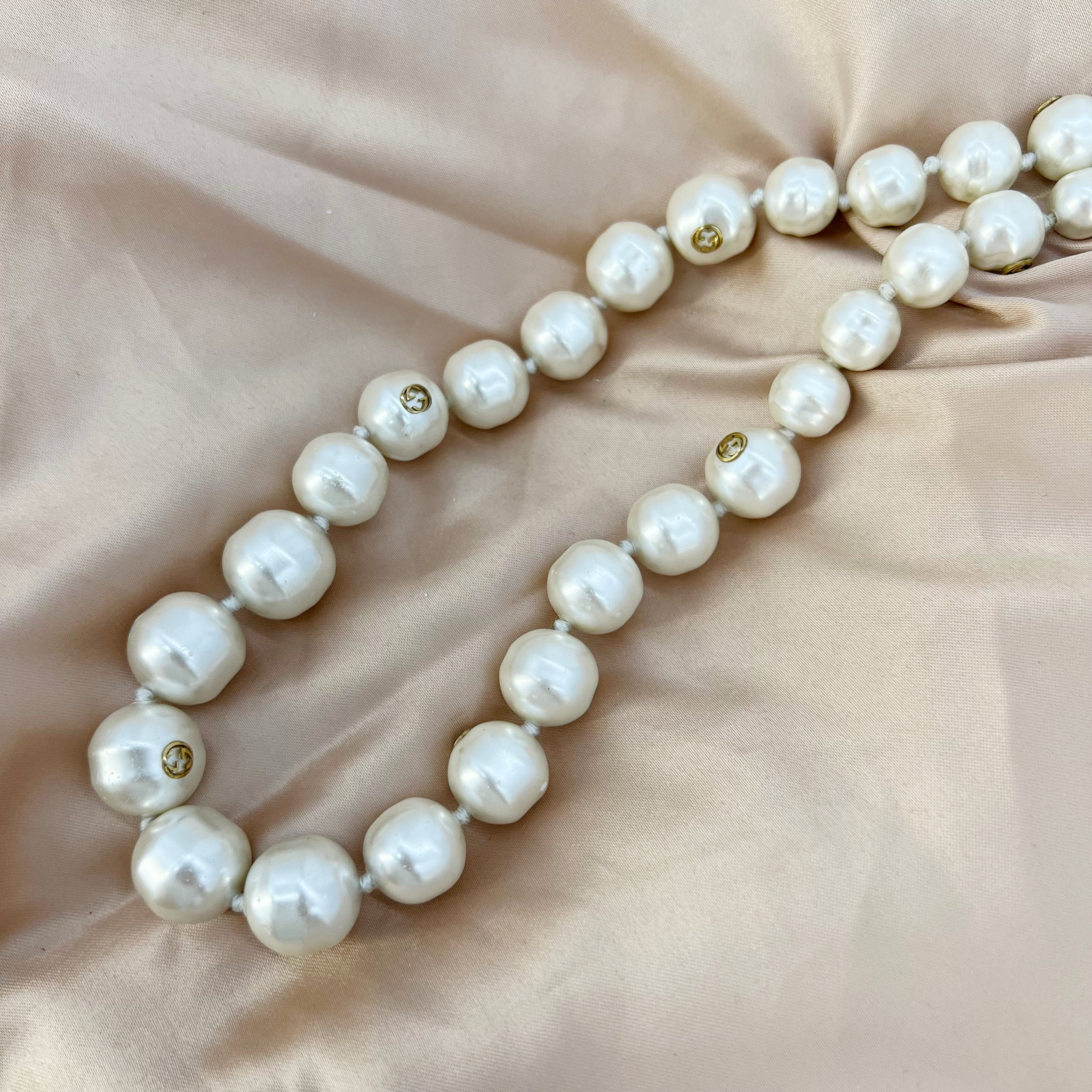 Gucci Pearl necklace with strawberry closure  Faux pearl necklace, Pearl  necklace, Pearls