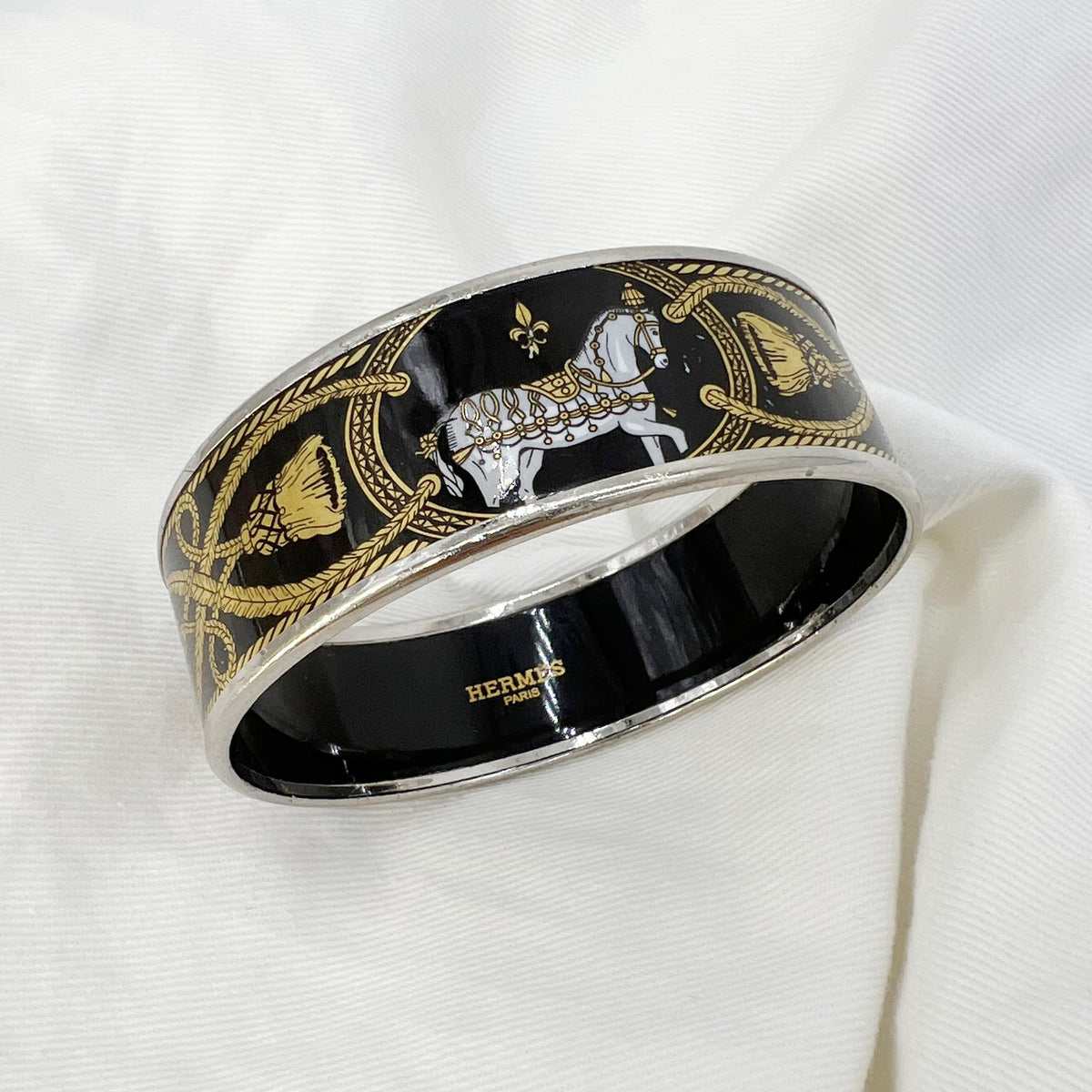 Guaranteed Authentic HERMÈS Grand Apparat Wide Enamel Bangle From the 2014 Collection