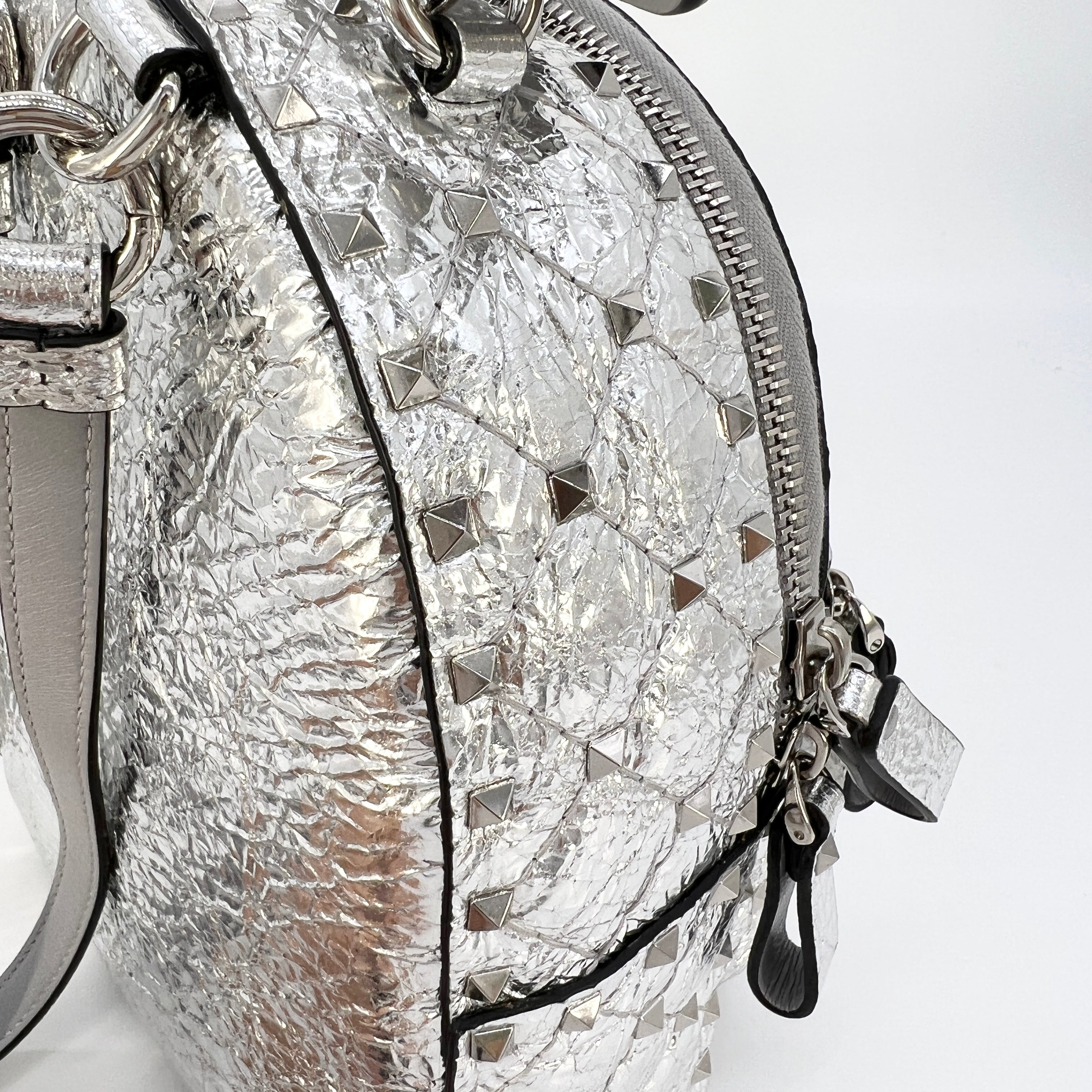 Rockstud spike leather backpack Valentino Garavani Beige in Leather -  8101351