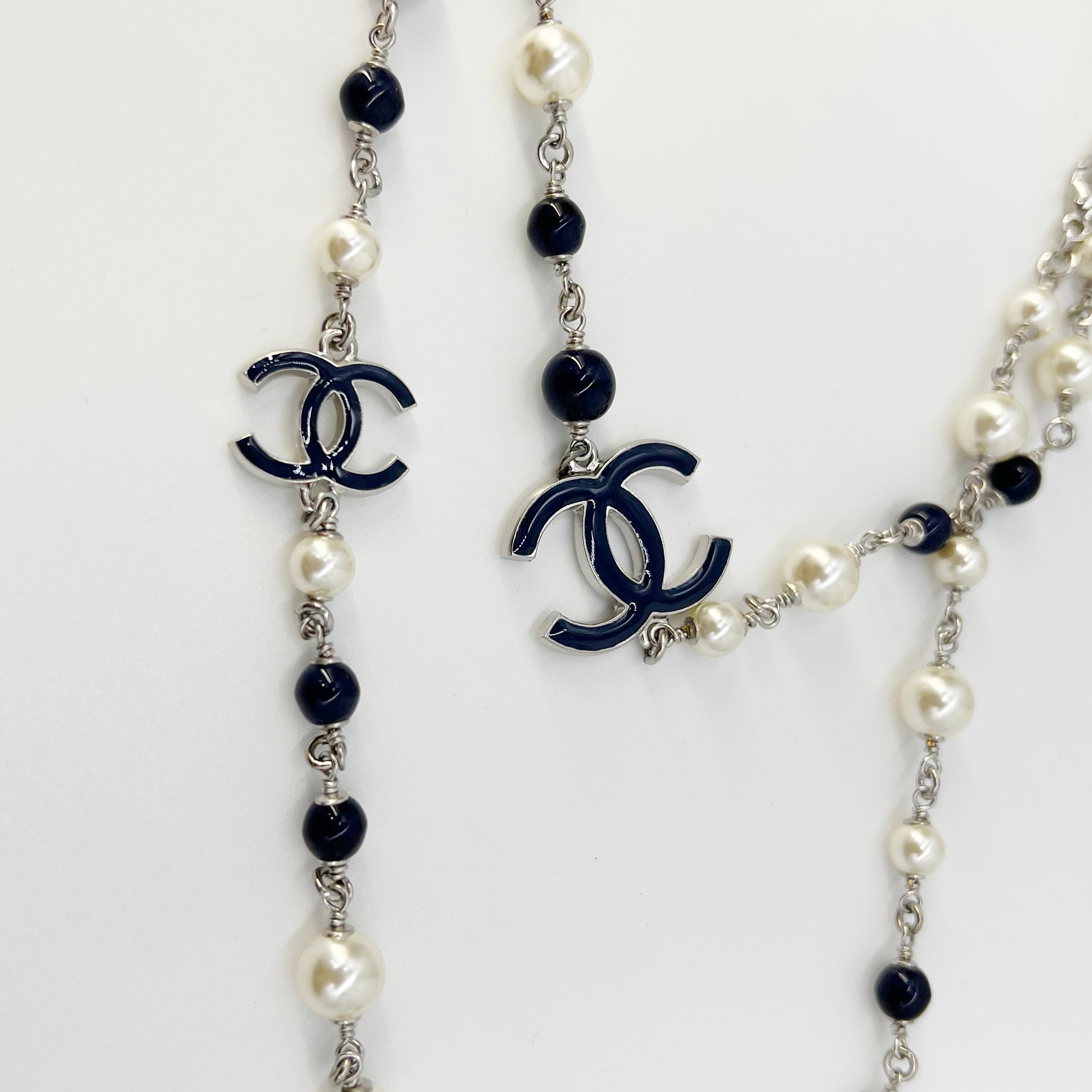 Chanel Pearl Necklace/Belt  Chanel jewelry necklace, Chanel pearl necklace,  Chanel earrings