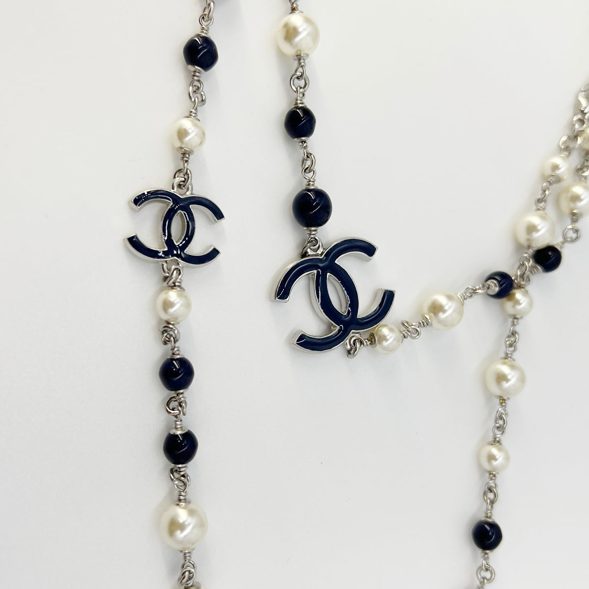 Authentic Vintage Chanel bracelet CC logo black faux pearl beads silve