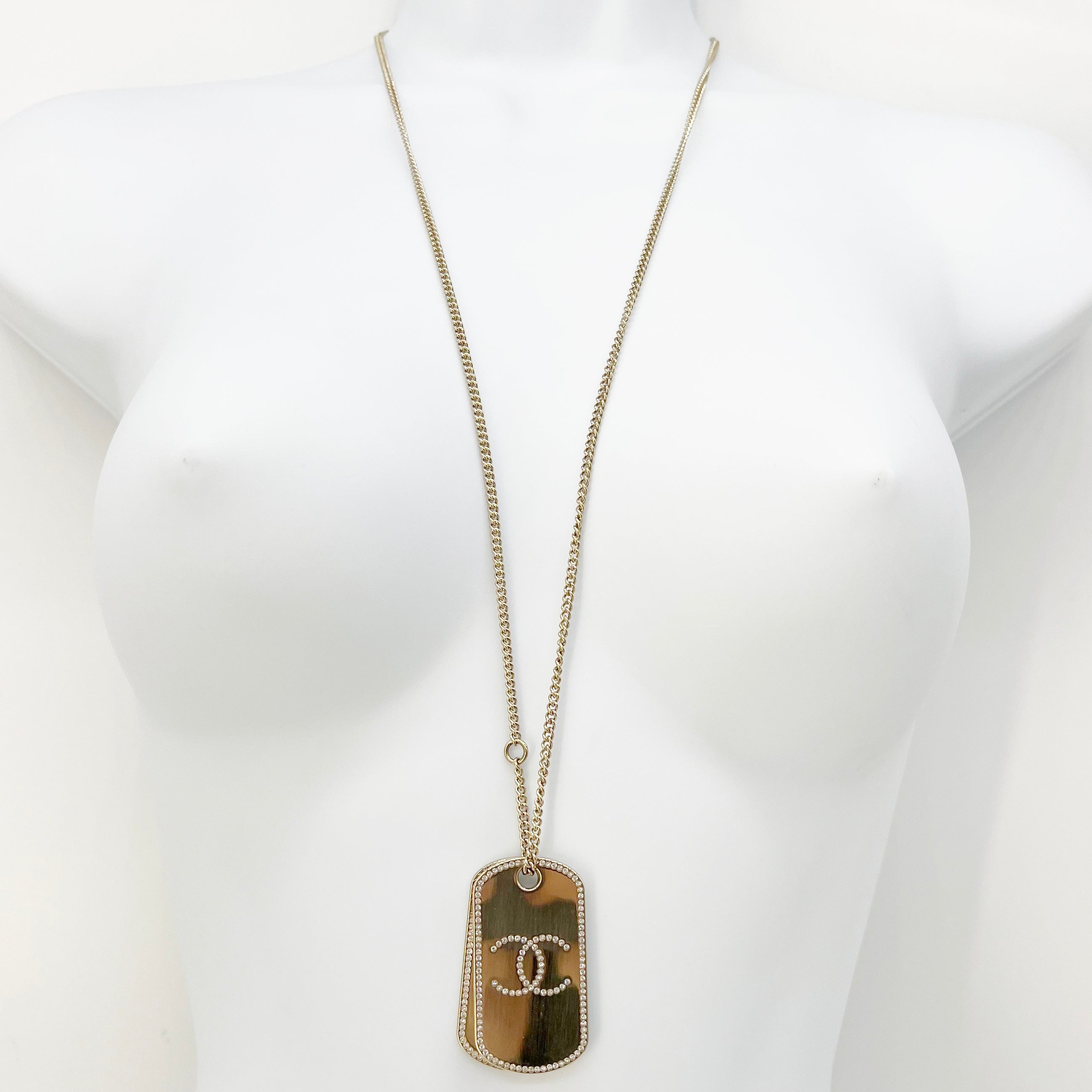 Guaranteed Authentic Chanel Gold Plated Metal with Crystal CC/Chanel Dog Tag Charm Necklace Gold 17”