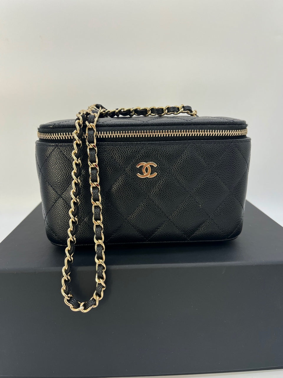 Guarantee Authentic CHANEL Caviar Quilted Gold Hardware Small Tiny CC Vanity Case With Chain Black Crossbody
