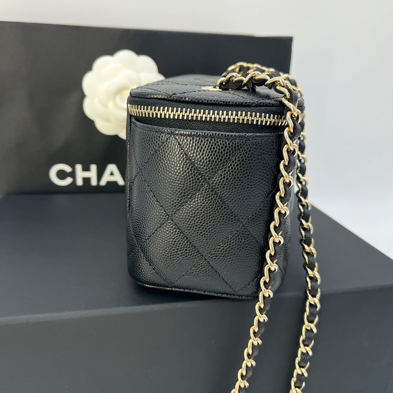Guarantee Authentic CHANEL Caviar Quilted Gold Hardware Small Tiny CC Vanity Case With Chain Black Crossbody