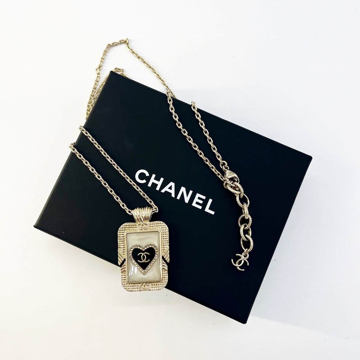 Chanel Vintage Wooden CC Heart Pendant Necklace - Gold-Tone Metal Pendant  Necklace, Necklaces - CHA434327
