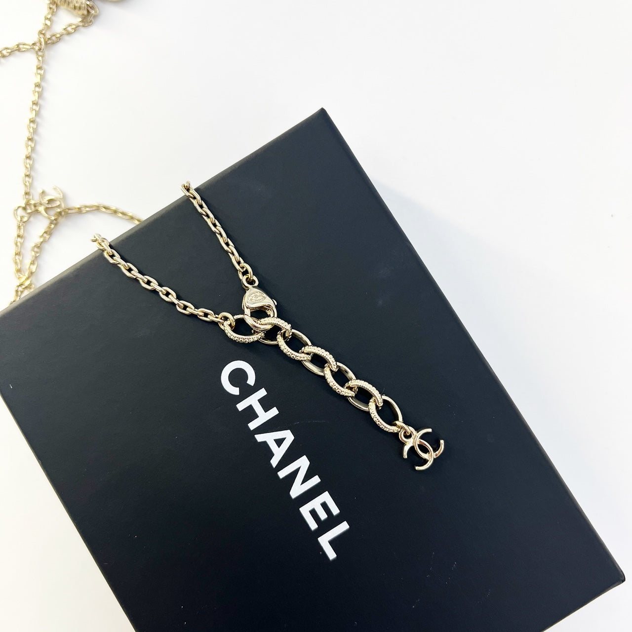 chanel no 5 necklace