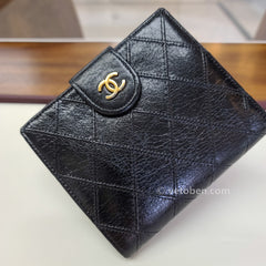 CHANEL 바이콜로 퀼팅 마텔라세 CC 로고 블랙 양가죽 반지갑