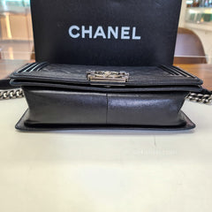 CHANEL 양가죽 퀼팅 미디엄 보이 플랩 블랙