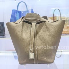 HERMES Taurillon Clemence 피코틴 락 18 PM 골드