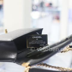 CHANEL 양가죽 퀼팅 미디엄 보이 플랩 블랙