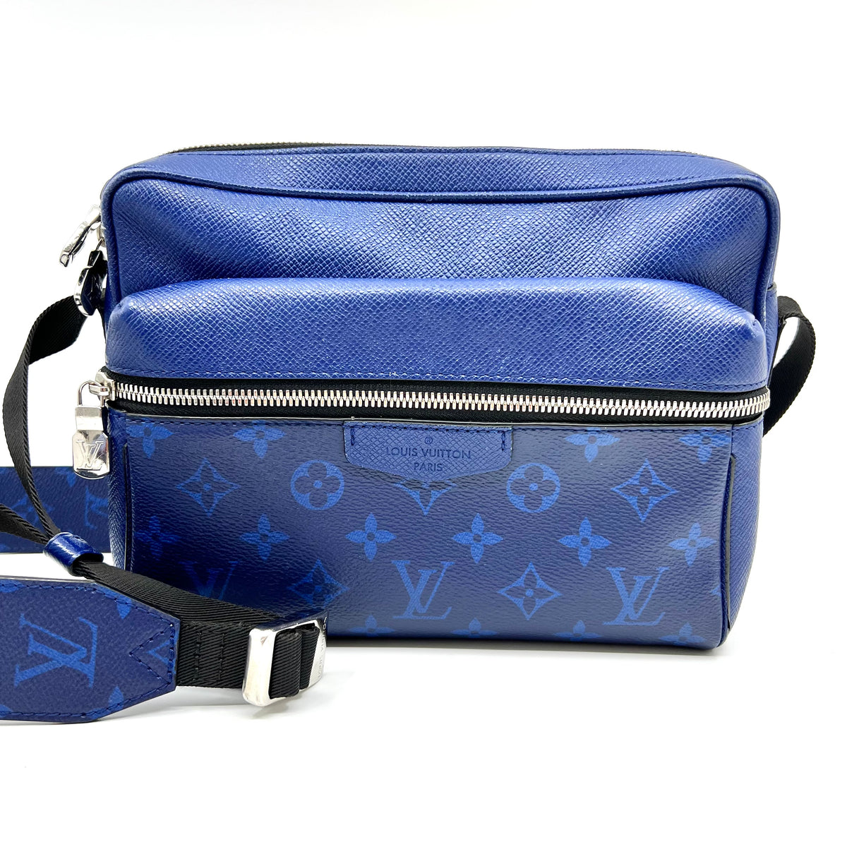 LOUIS VUITTON Taigarama Outdoor Messenger Bag Cobalt Blue