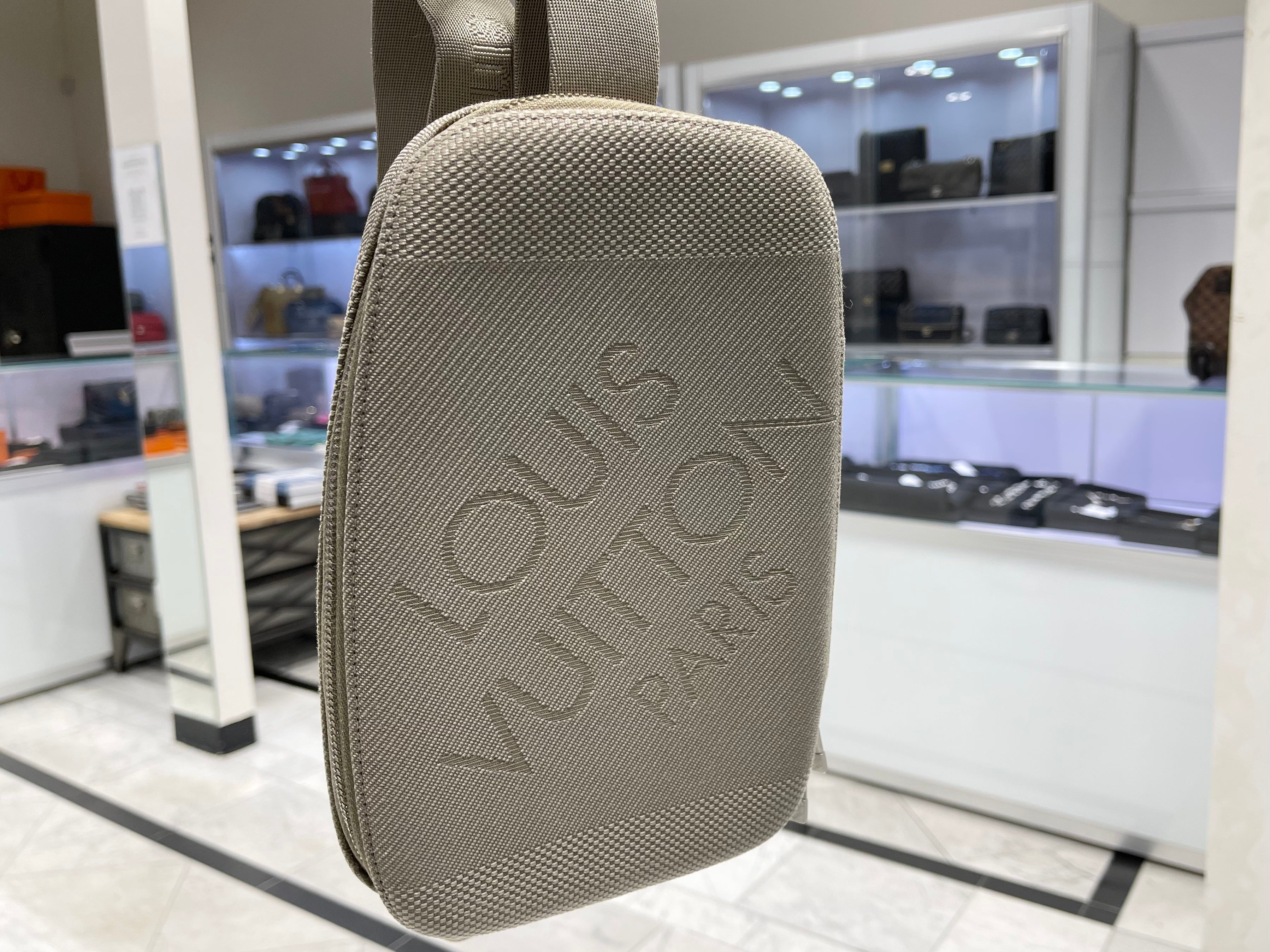 At Auction: Louis Vuitton, LOUIS VUITTON GRAY DAMIER GEANT NYLON