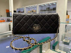 Chanel 카멜리아 체인 플랩 클러치 퀼팅 램스킨