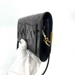 LOUIS VUITTON 베르니스 블랙 MM 아마란테 포쉐트 클러치 백