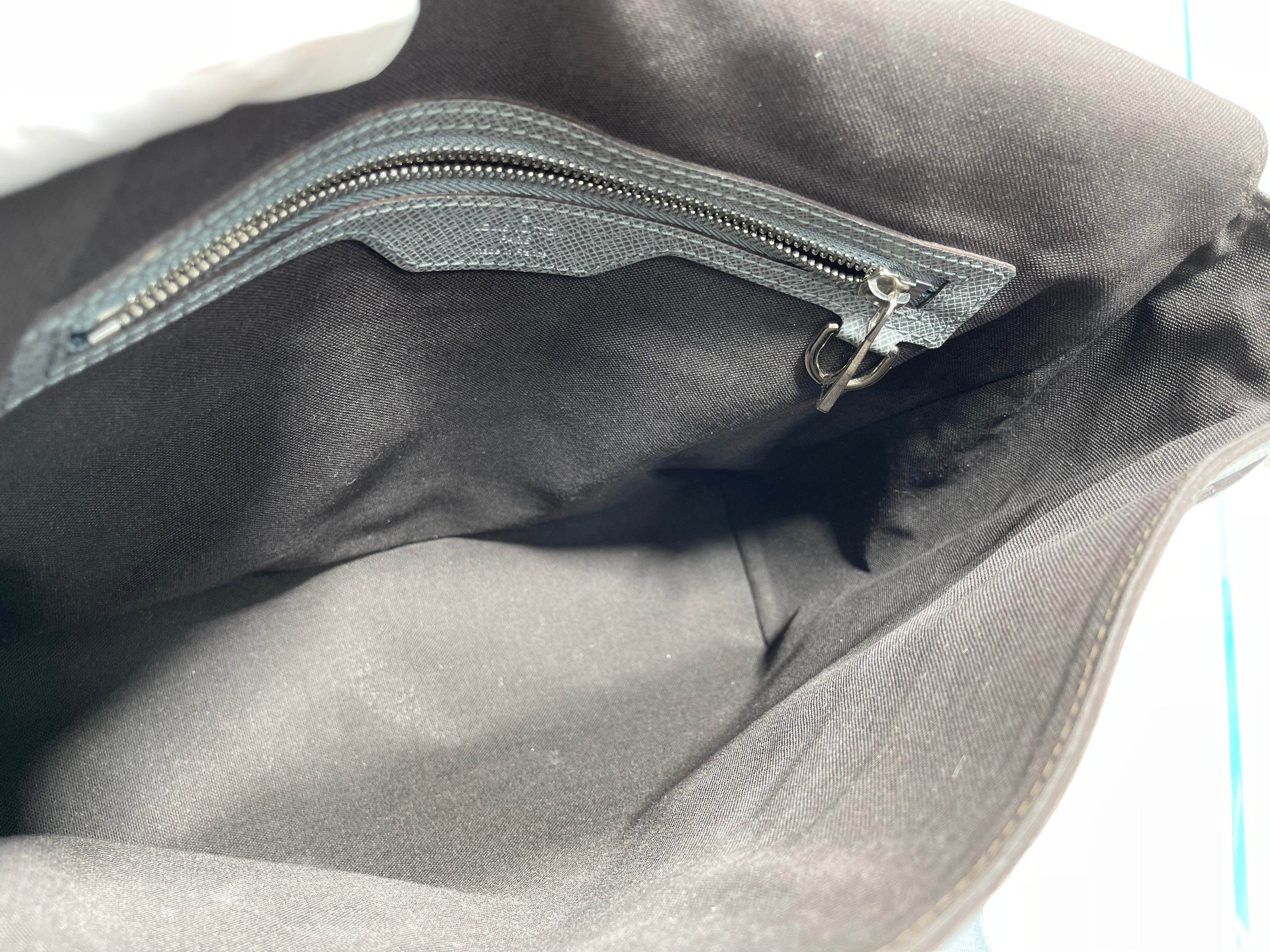 Louis Vuitton Mens Messenger Bags/Totes Taiga Glacier Leather