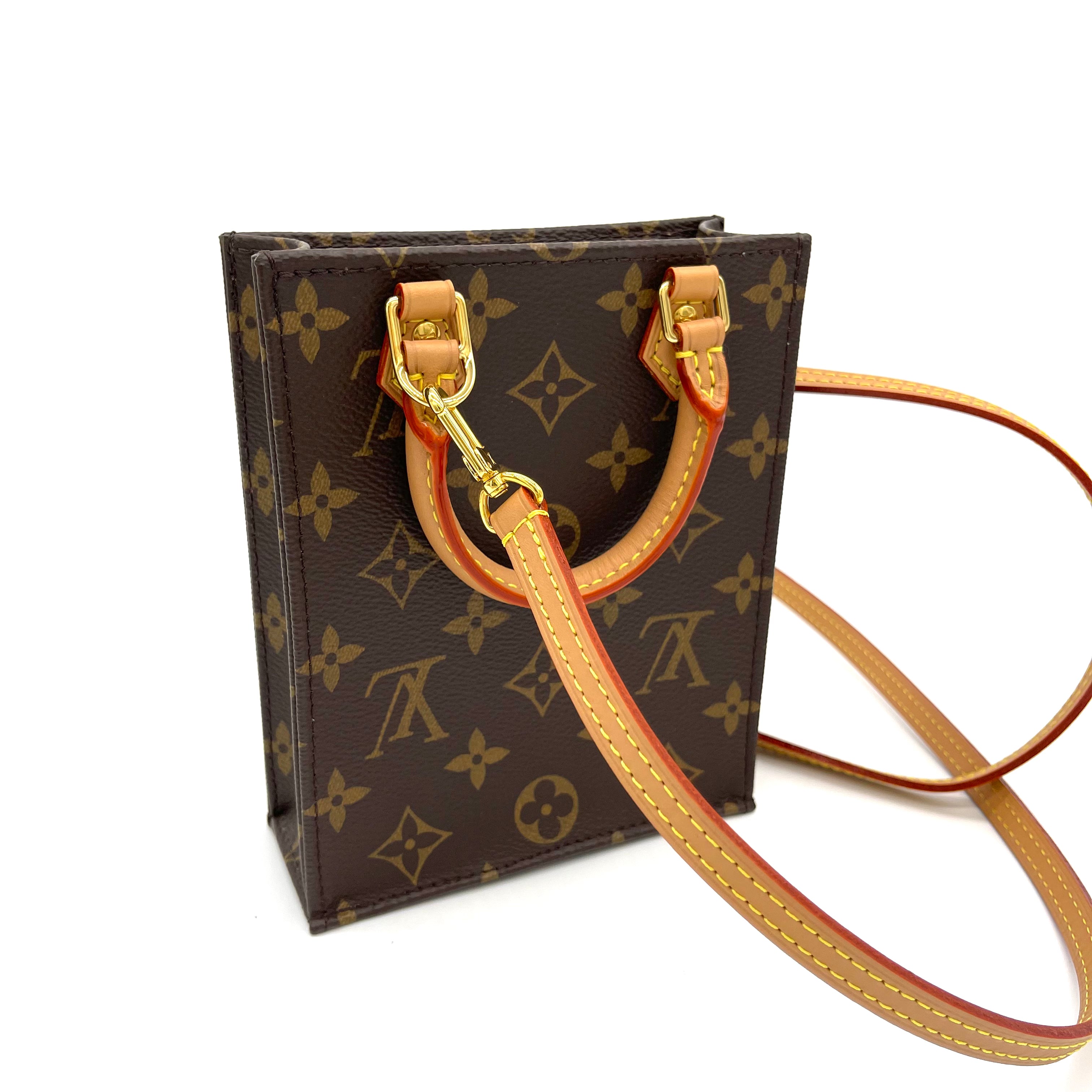 Louis Vuitton Petit Sac Plat –