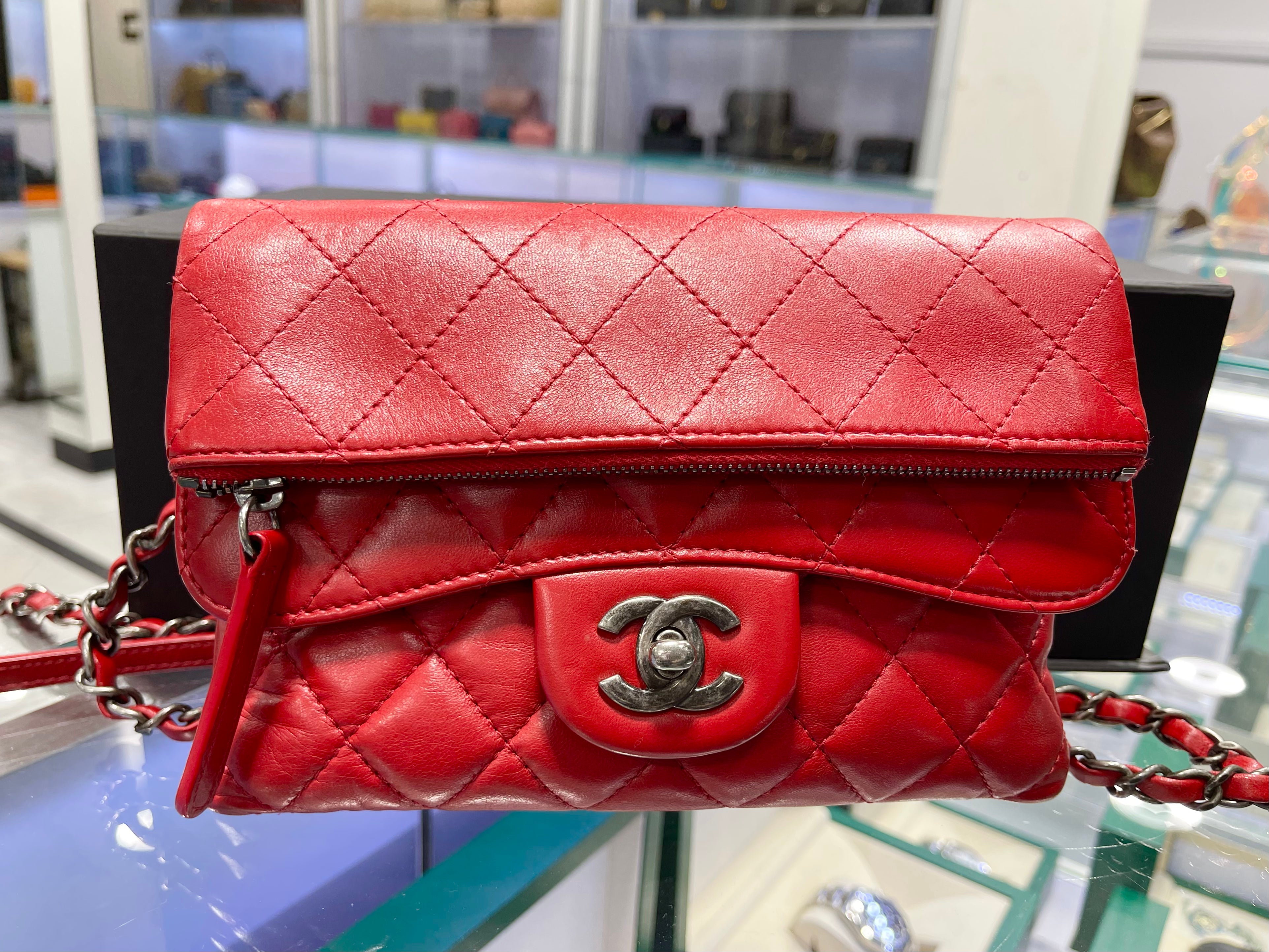 Chanel Trendy handbag medium. New, in box , with documents , dust bag.