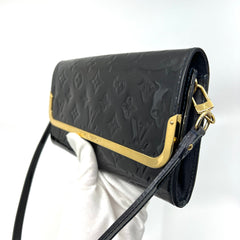LOUIS VUITTON 베르니스 블랙 MM 아마란테 포쉐트 클러치 백
