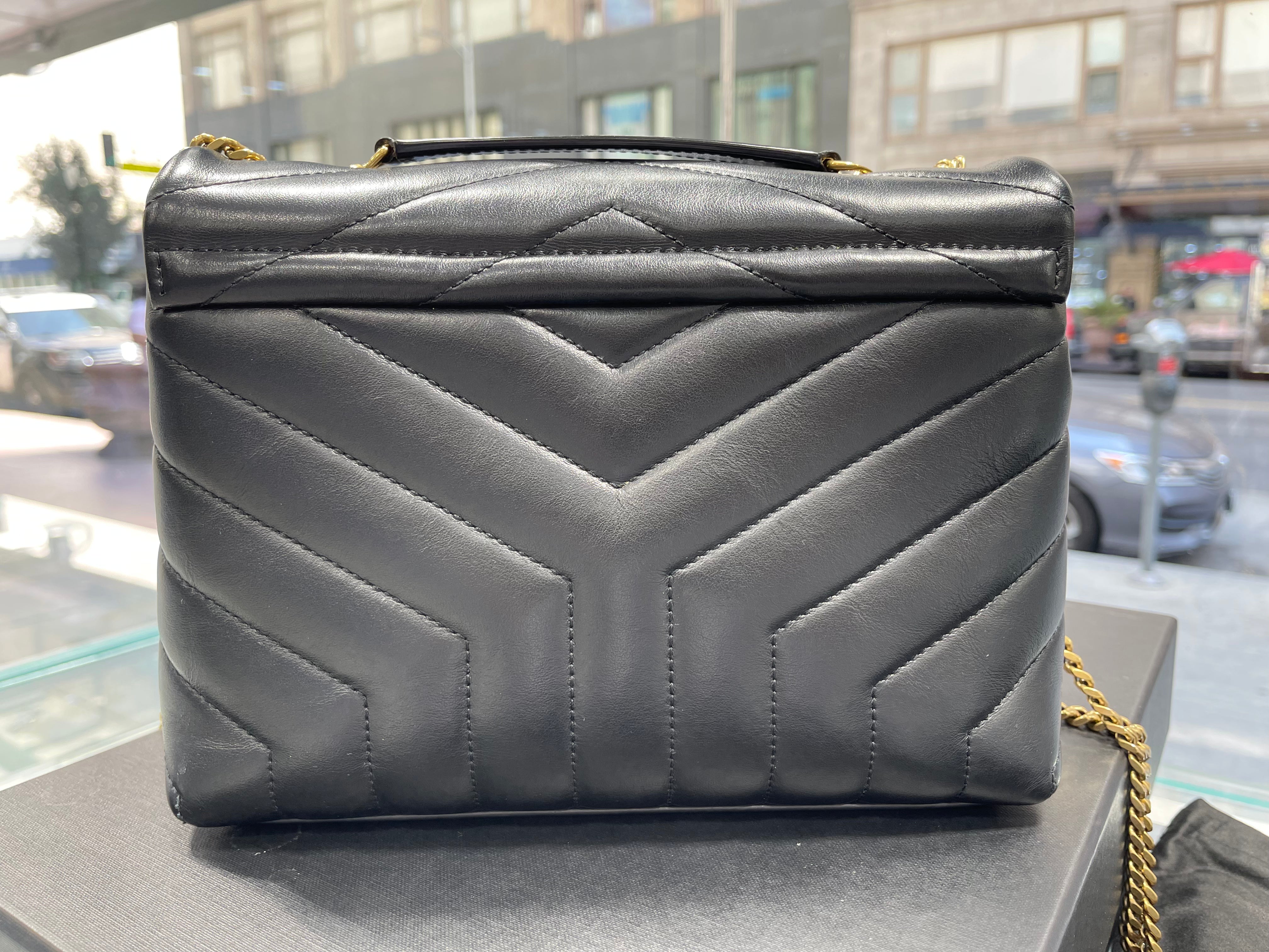 Saint Laurent - Authenticated Loulou Puffer Handbag - Leather Grey Plain for Women, Very Good Condition