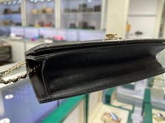 Chanel 카멜리아 체인 플랩 클러치 퀼팅 램스킨