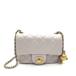 CHANEL
Lambskin Quilted Mini Pearl Crush Flap Bag
Light Purple
