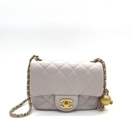 CHANEL
Lambskin Quilted Mini Pearl Crush Flap Bag
Light Purple
