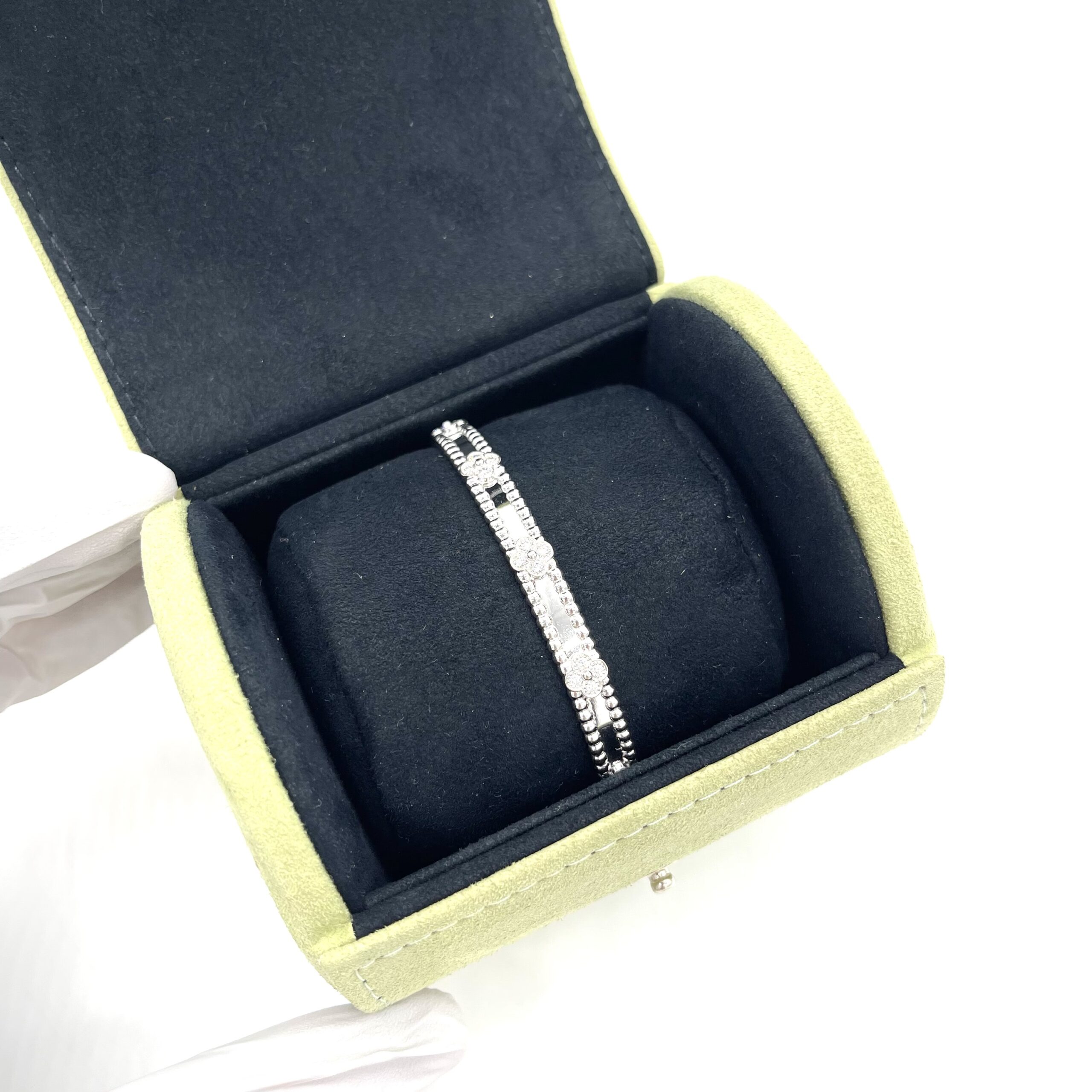 Van Cleef & Arpels Perlée Sweet Clovers Bracelet – 18K White Gold with Diamond - Image 3