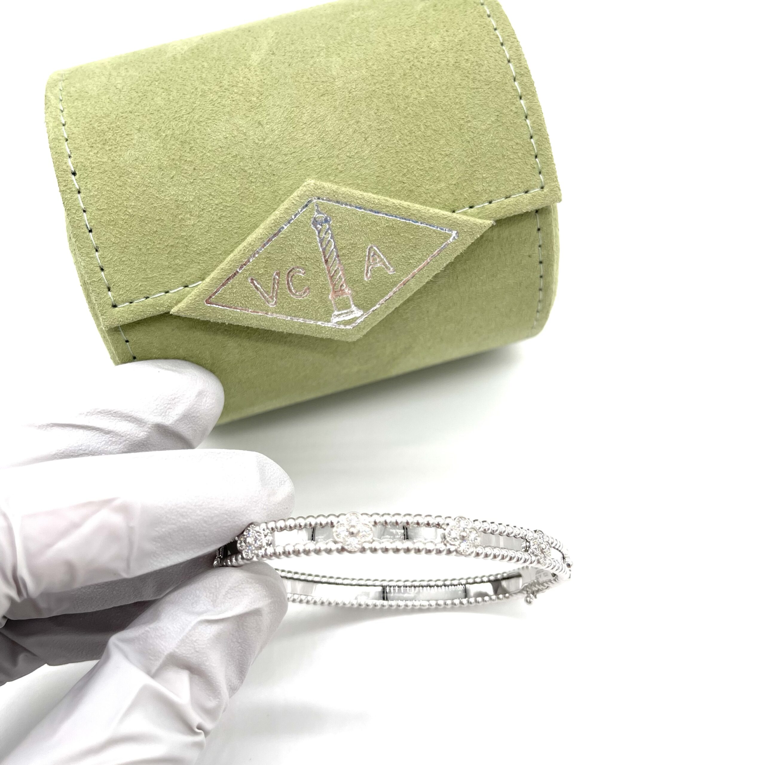 Van Cleef & Arpels Perlée Sweet Clovers Bracelet – 18K White Gold with Diamond - Image 4