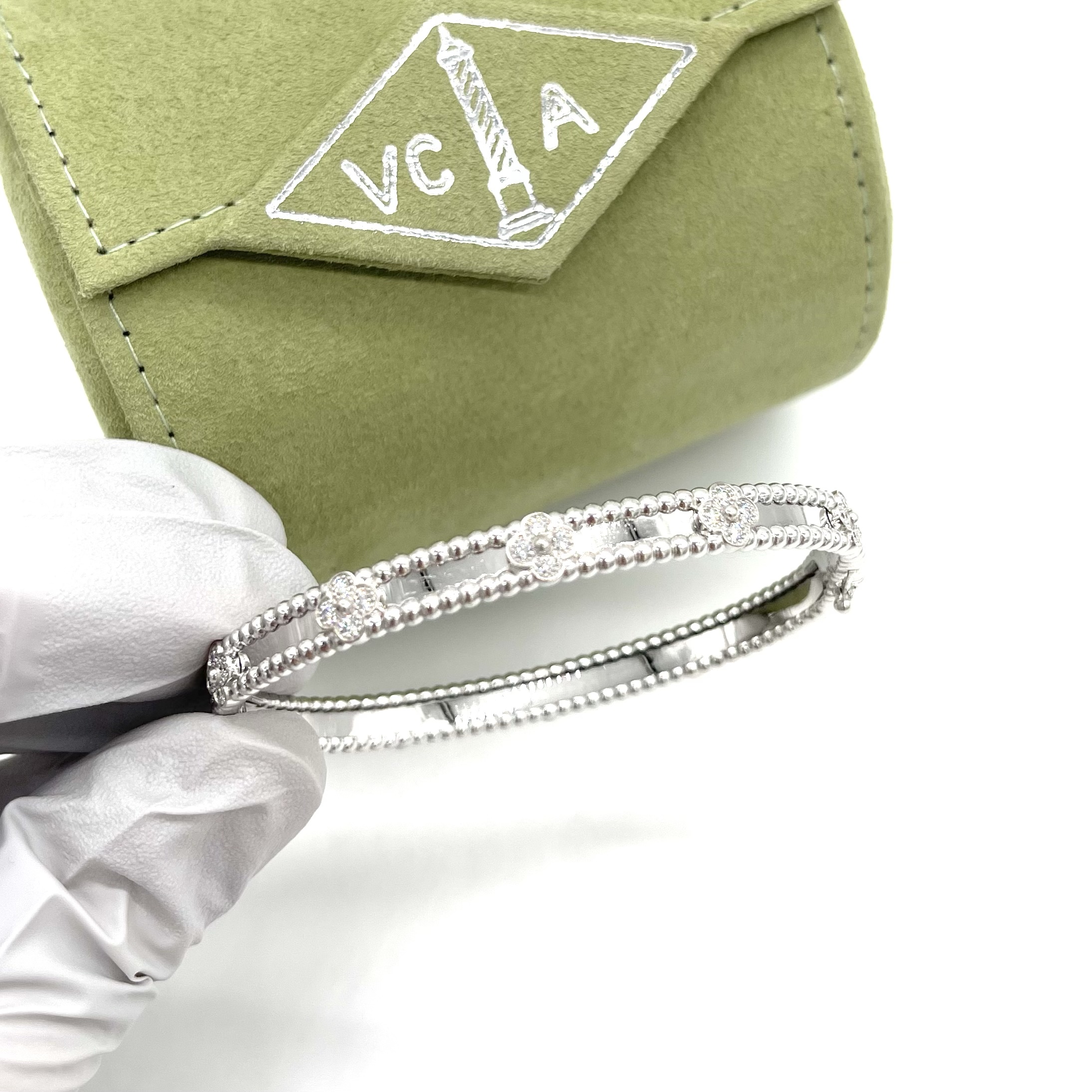 Van Cleef & Arpels Perlée Sweet Clovers Bracelet – 18K White Gold with Diamond - Image 5