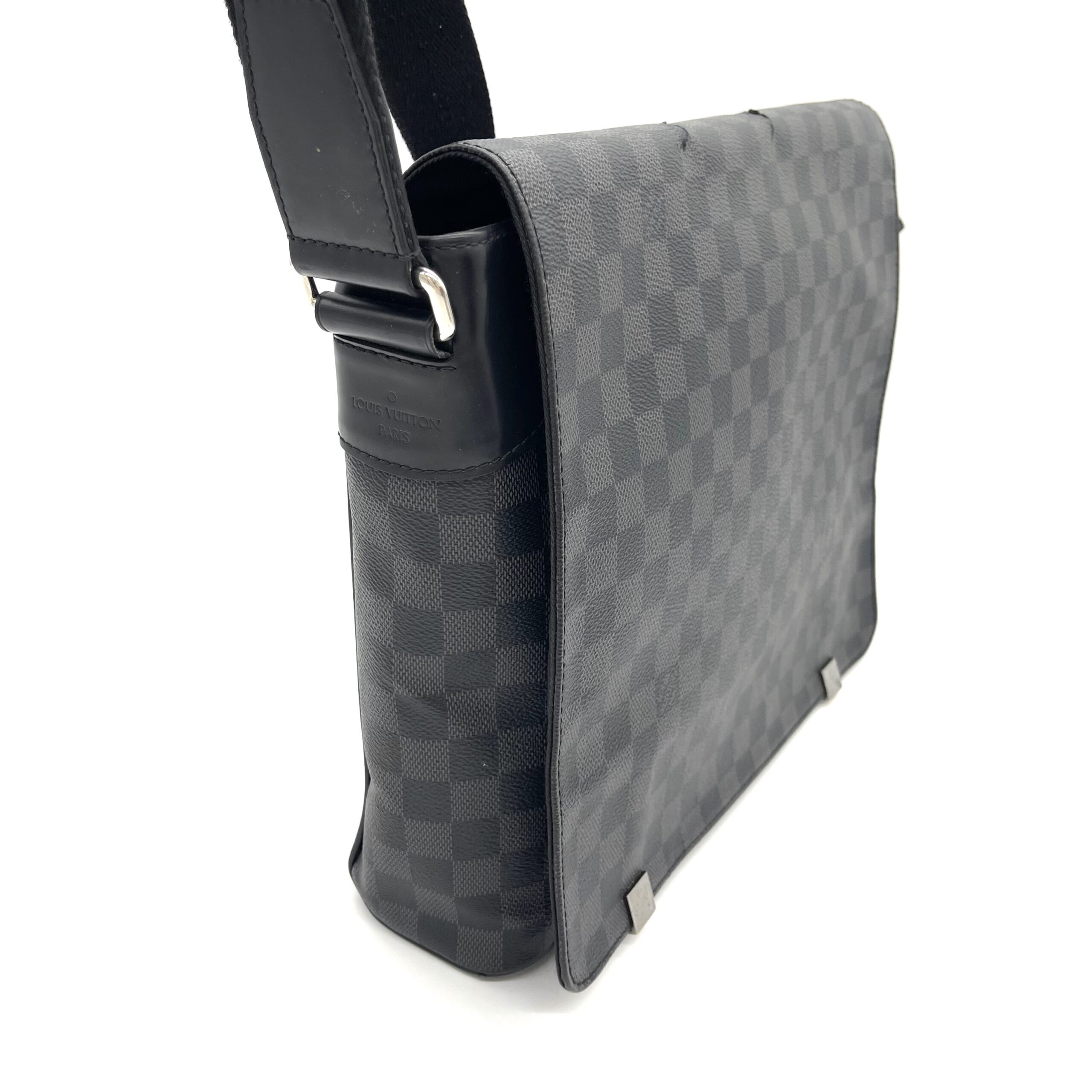 Louis Vuitton Damier Graphite District MM Messenger Bag photo 3 of 7