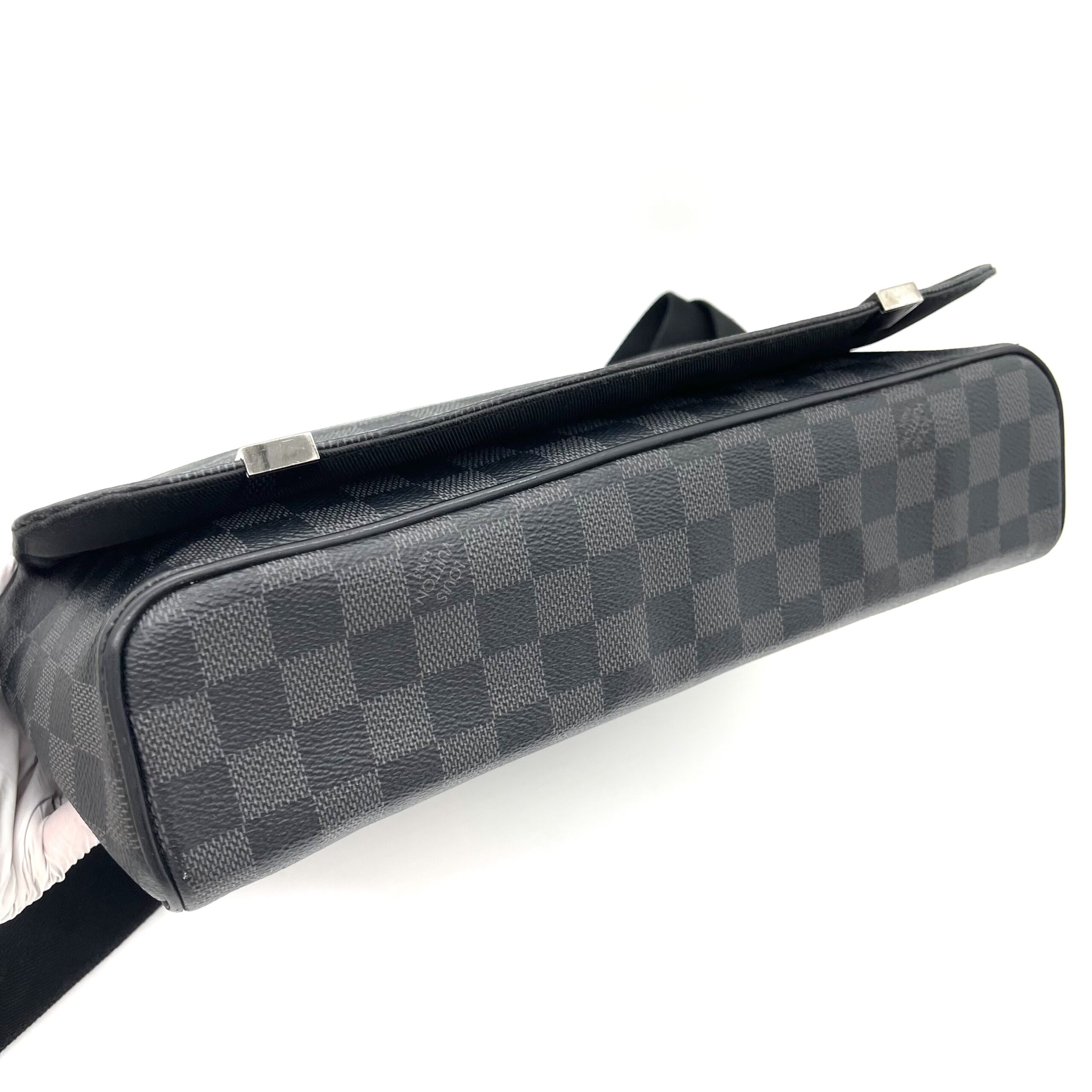 Louis Vuitton Damier Graphite District MM Messenger Bag photo 5 of 7