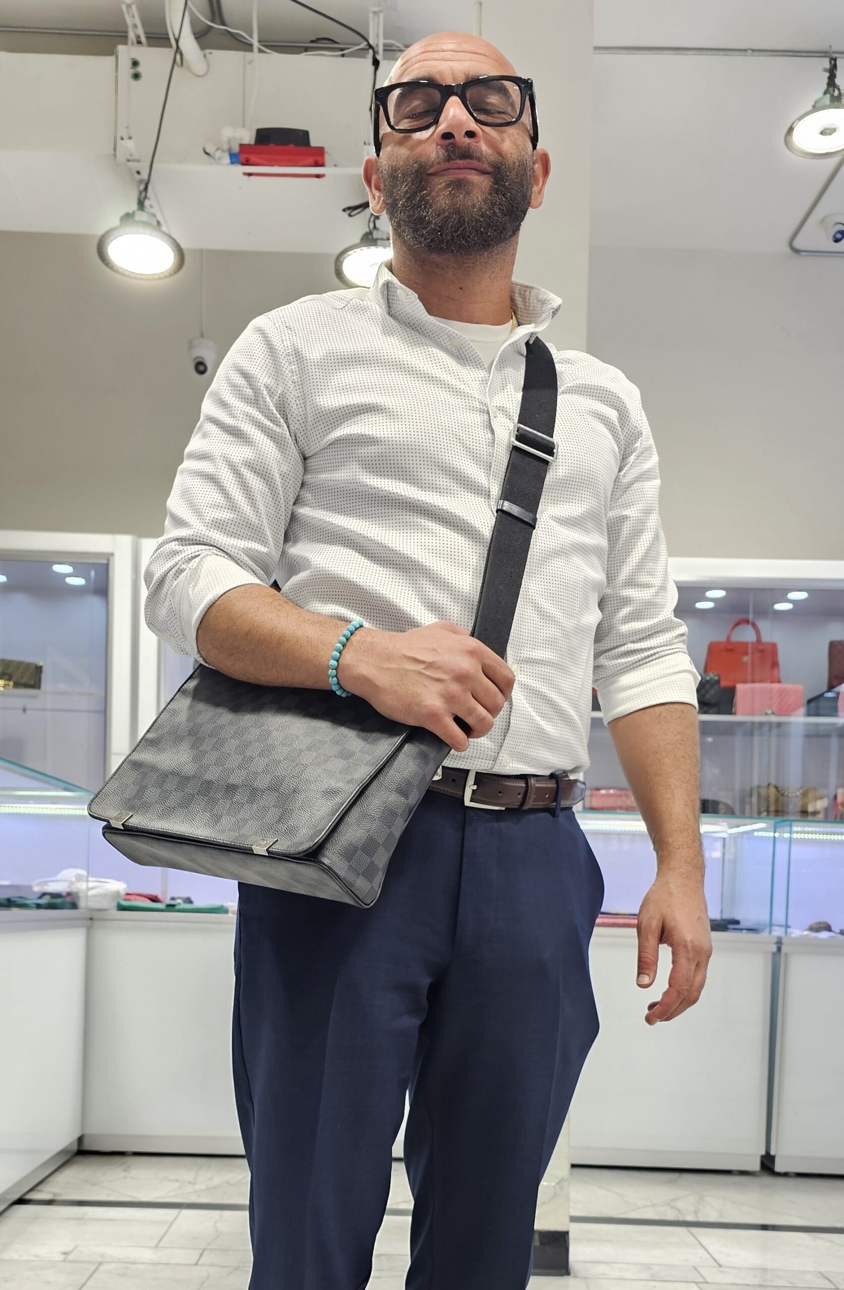Louis Vuitton Damier Graphite District MM Messenger Bag photo 1 of 7