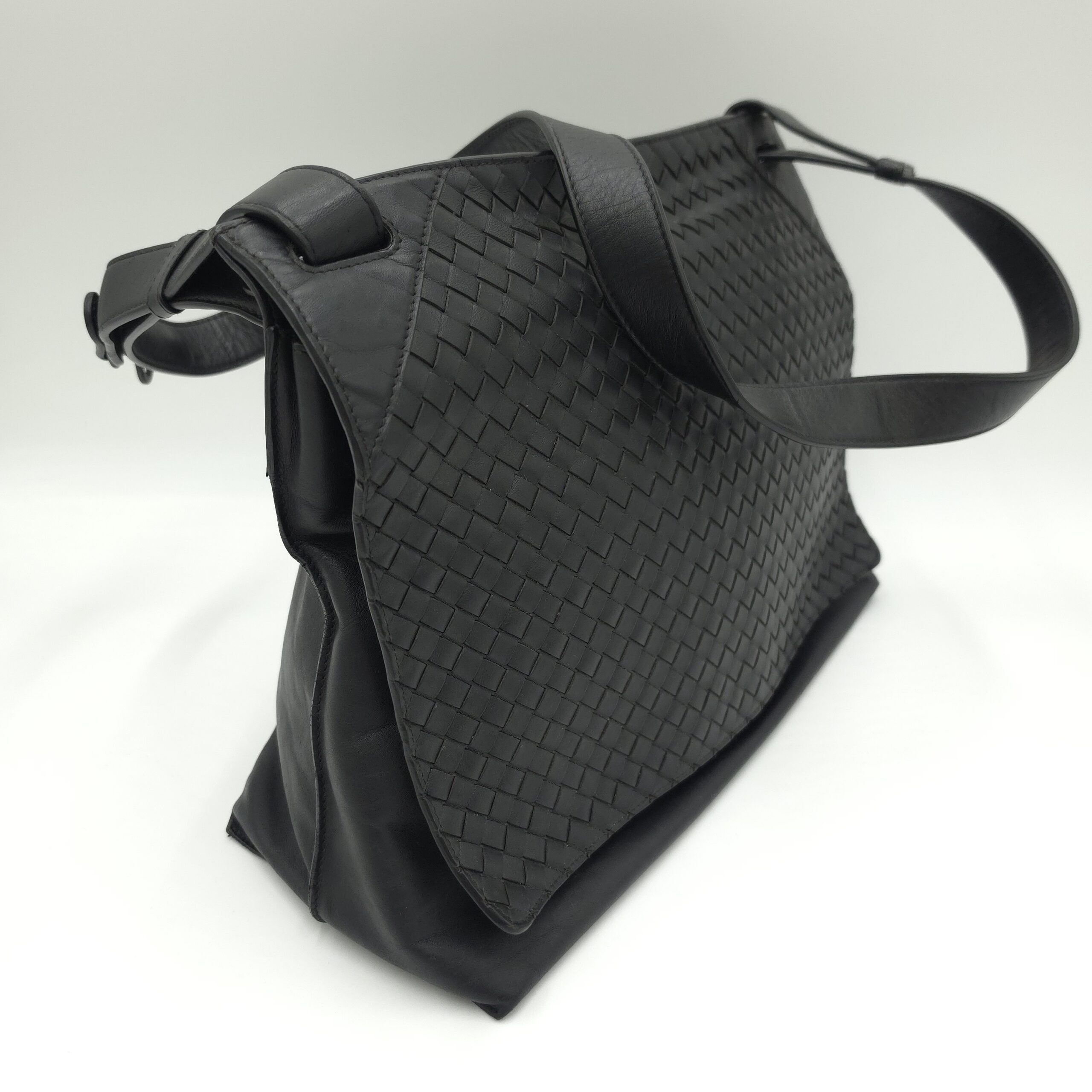 Bottega Veneta Mens Crossbody Bag photo 2 of 9