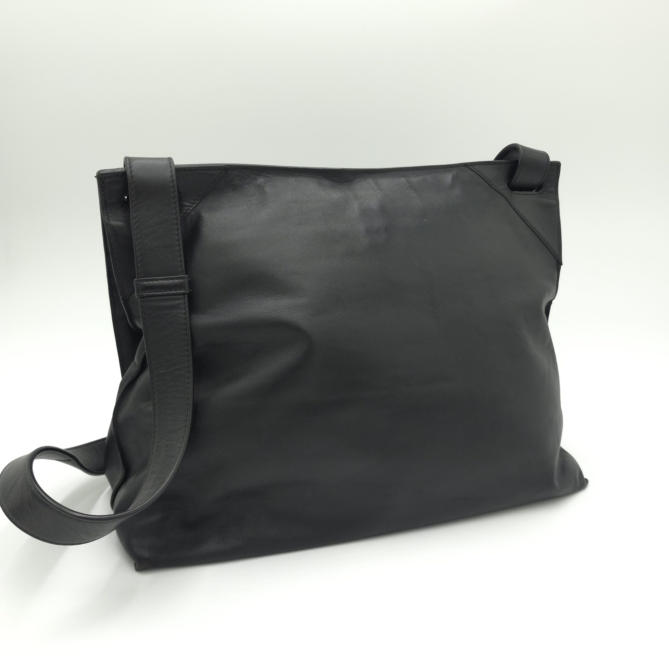Bottega Veneta Mens Crossbody Bag photo 3 of 9