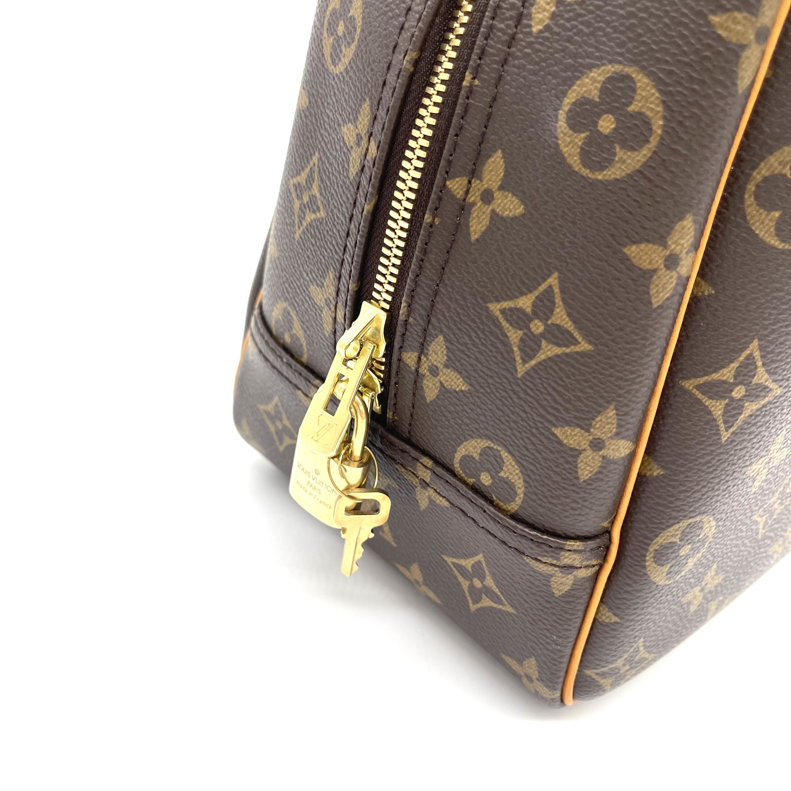 Title  Louis Vuitton Monogram Deauville Vanity Bag Near Mint • Like New photo 3 of 5