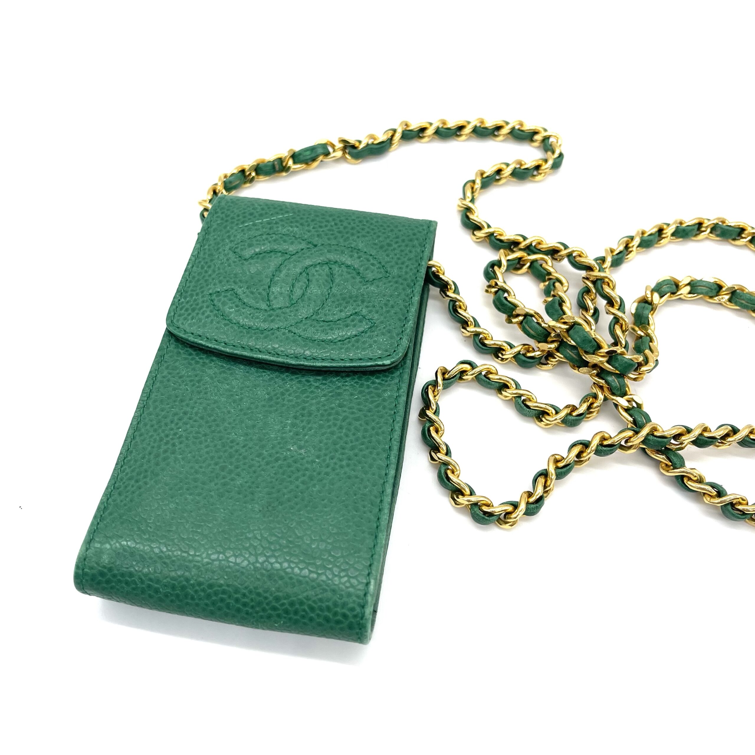 CHANEL 1996–1997 Vintage Green Caviar Leather Chain Shoulder Pochette Phone Case - Image 2